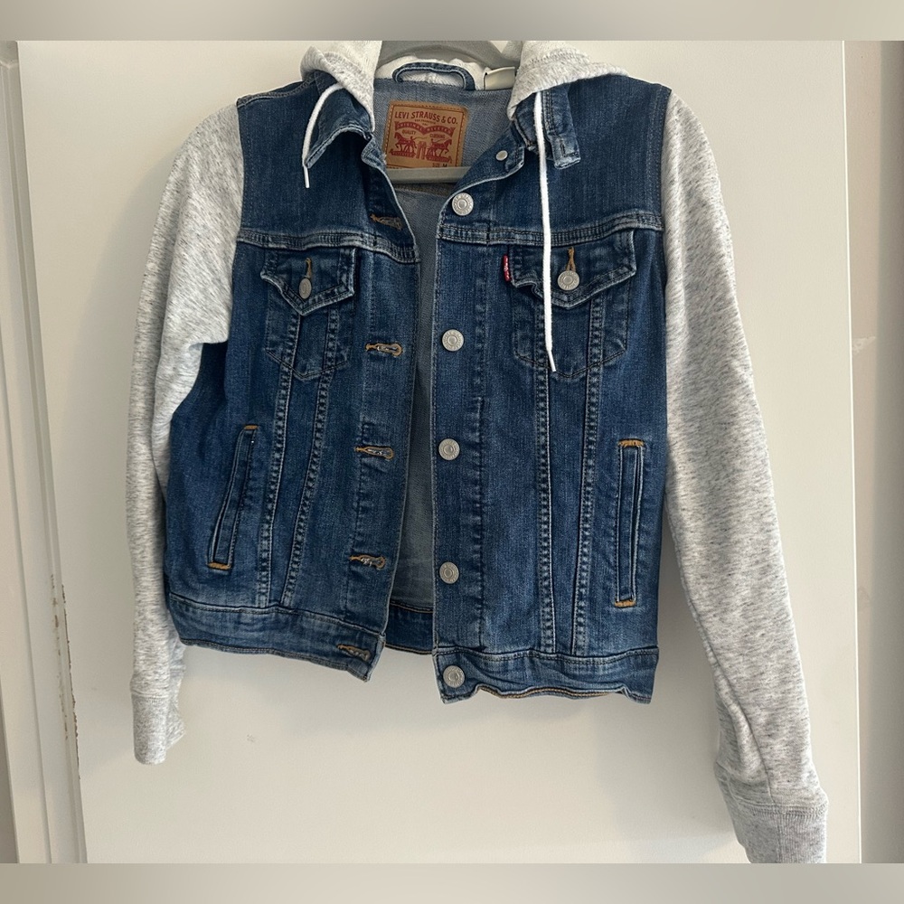 Levi’s Hybrid Trucker